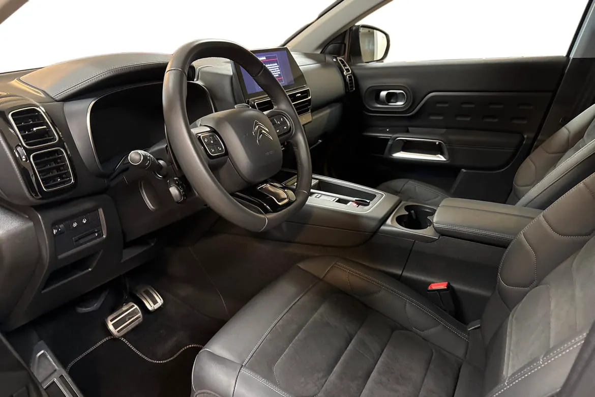 Vehicle image 7