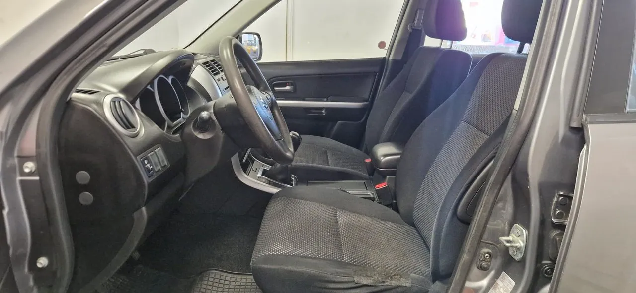 Vehicle image 7