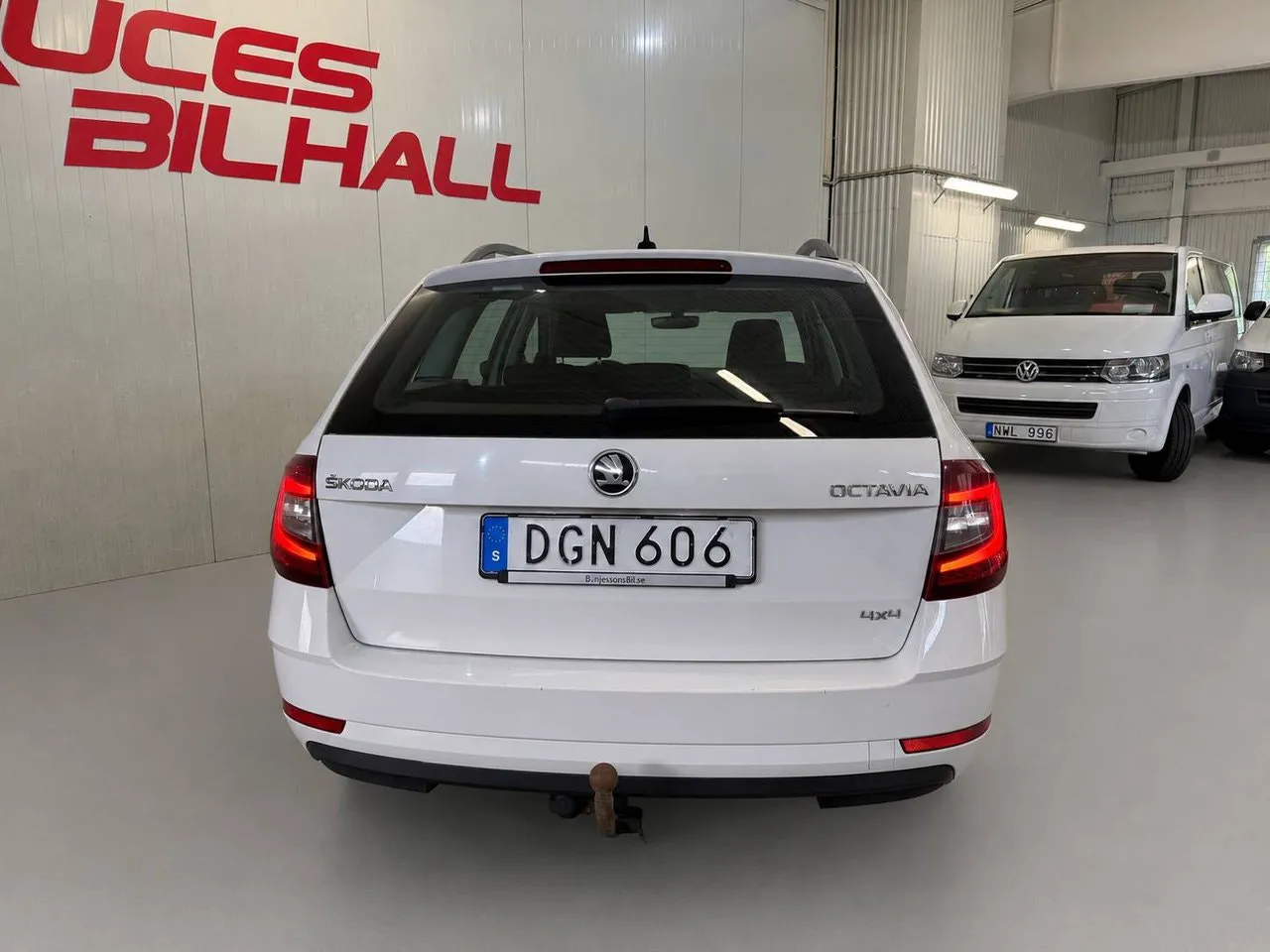 Vehicle image 8