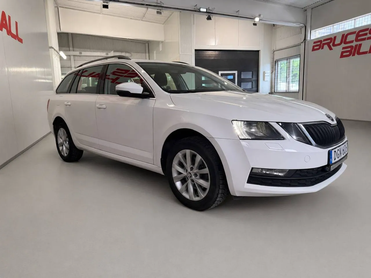 Vehicle image 7