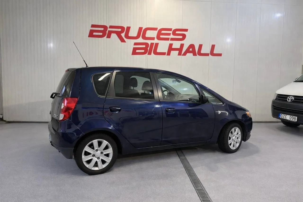 Vehicle image 6