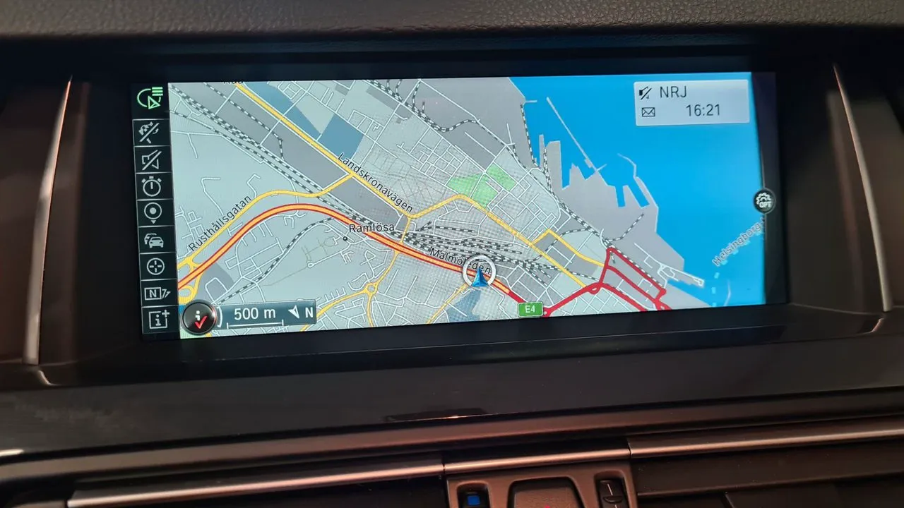 Vehicle image 10
