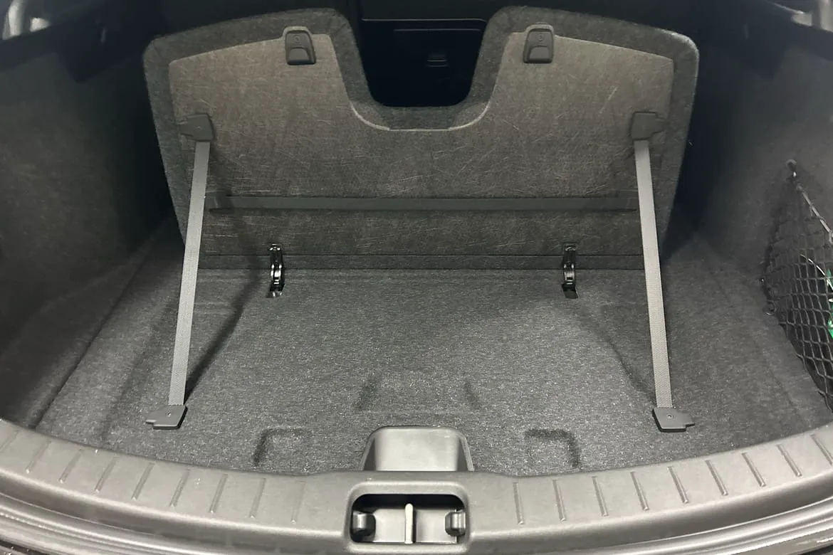 Vehicle image 32