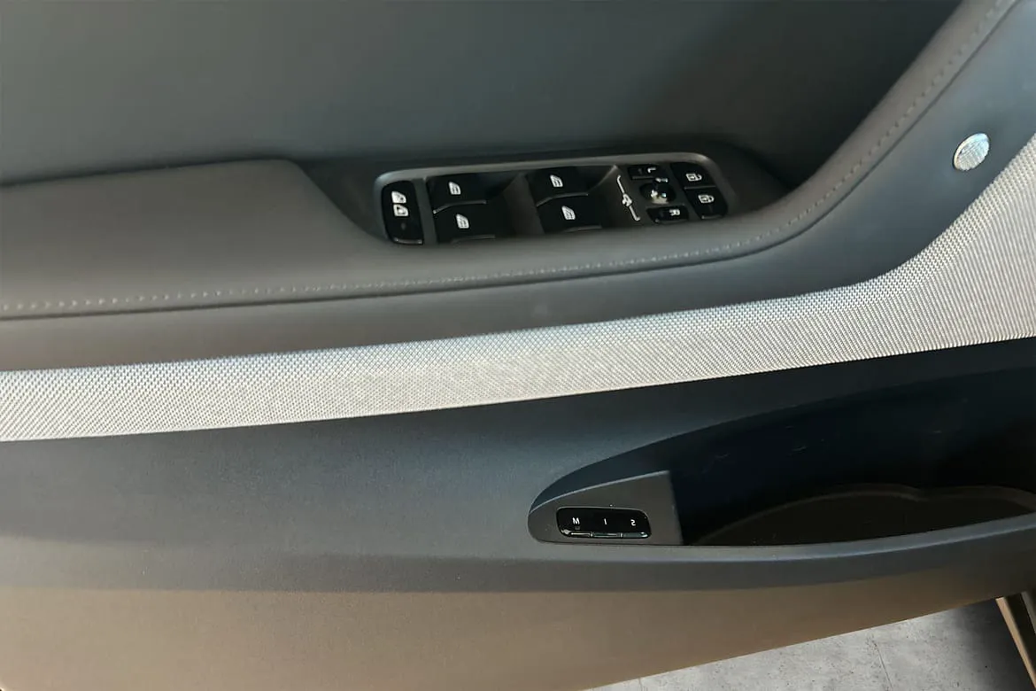 Vehicle image 51