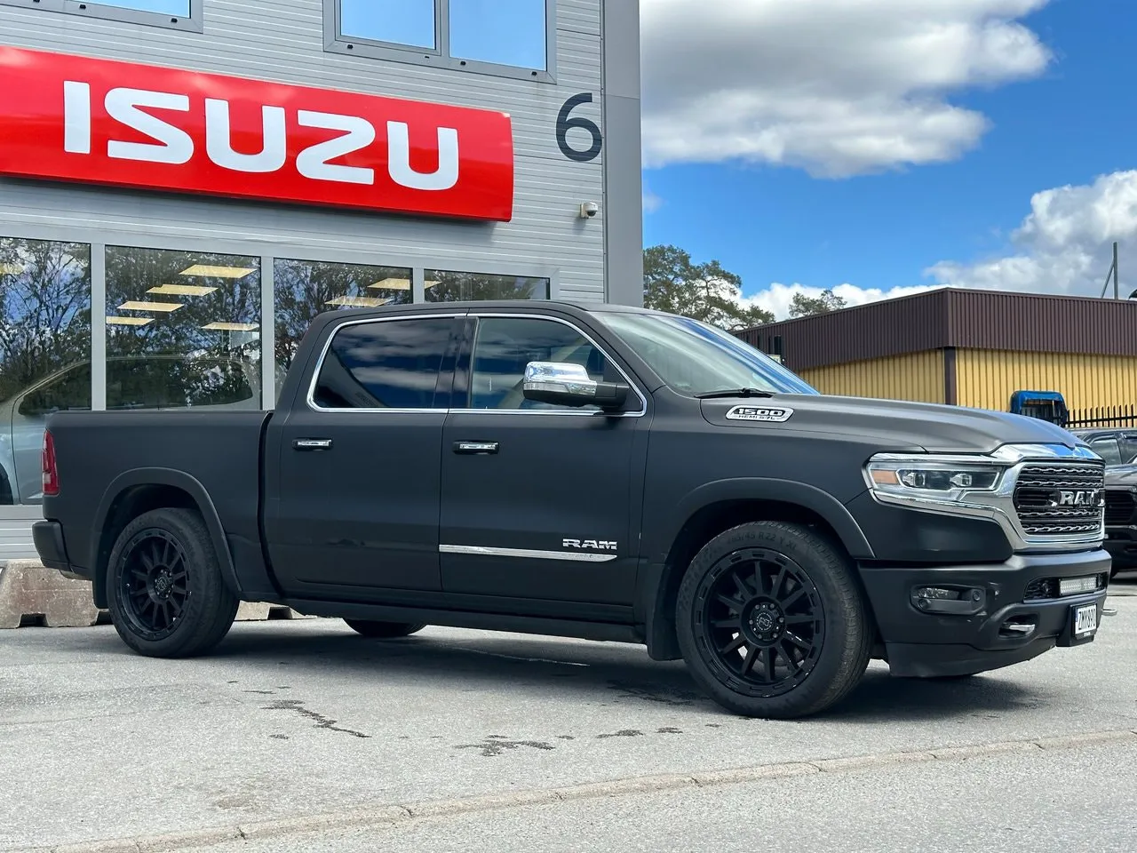 Vehicle image 3