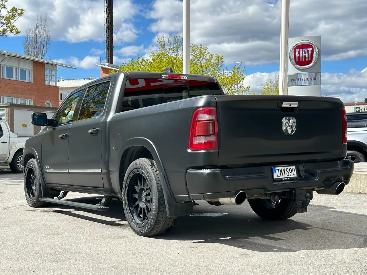 Vehicle image 4
