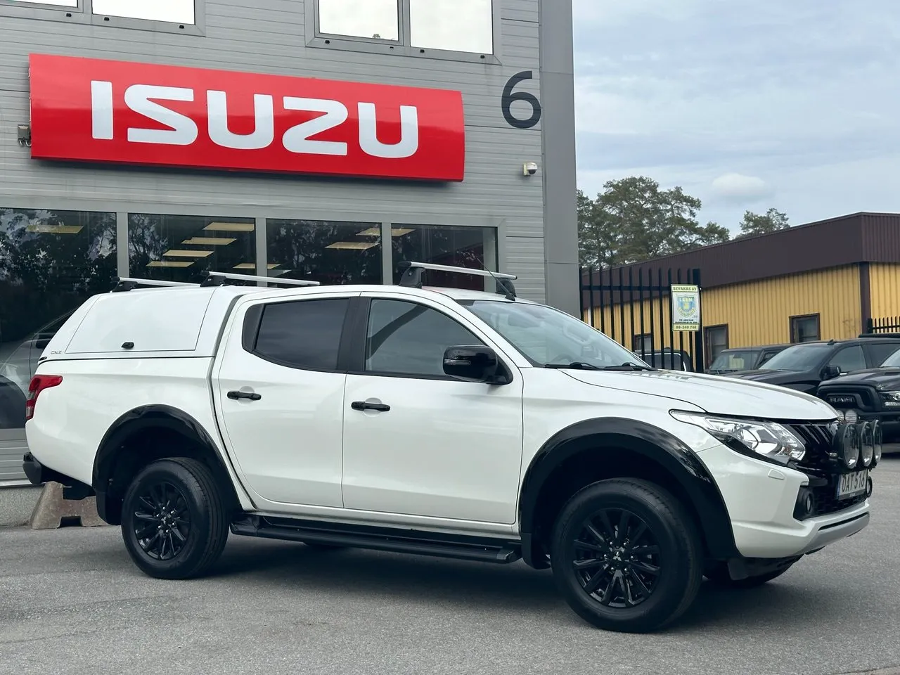 Vehicle image 3