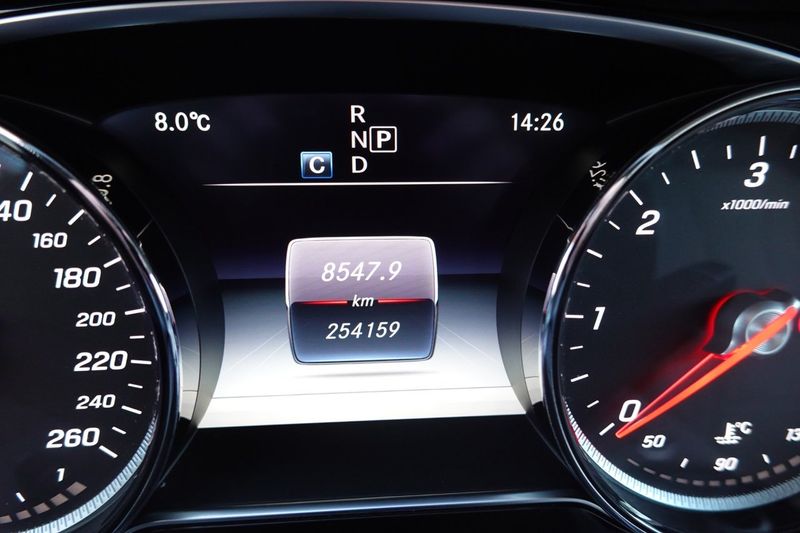 Mercedes E220 bild 19