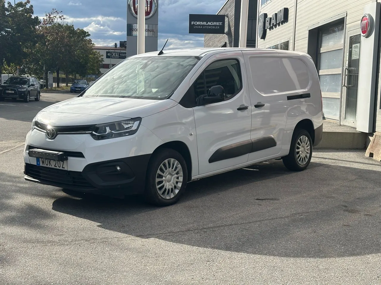 Vehicle image 9