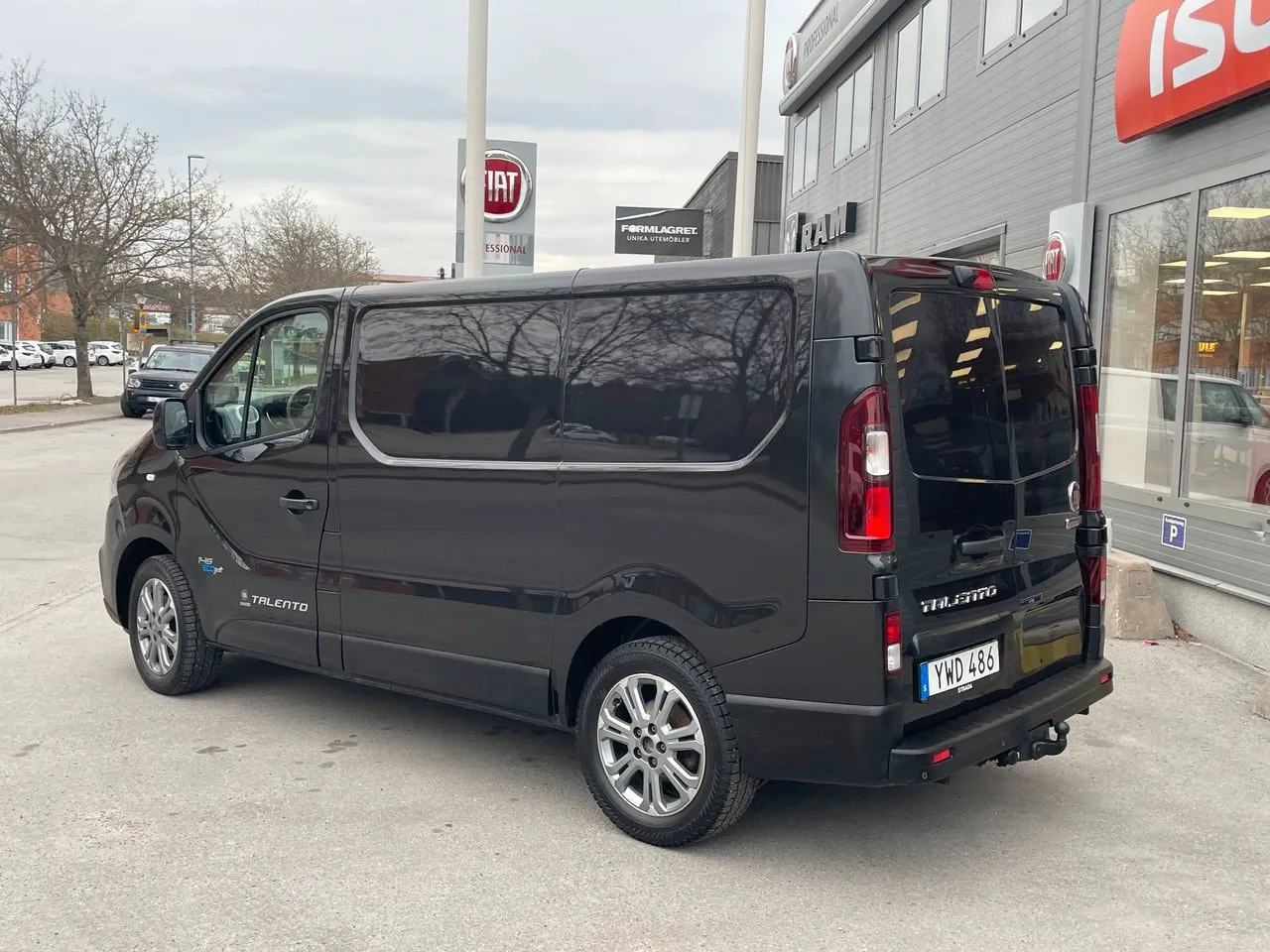 Vehicle image 4