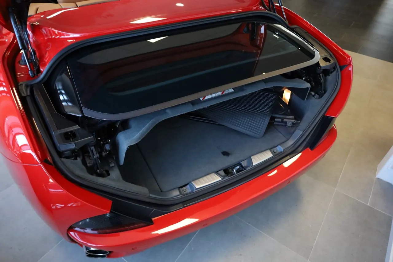 Vehicle image 32