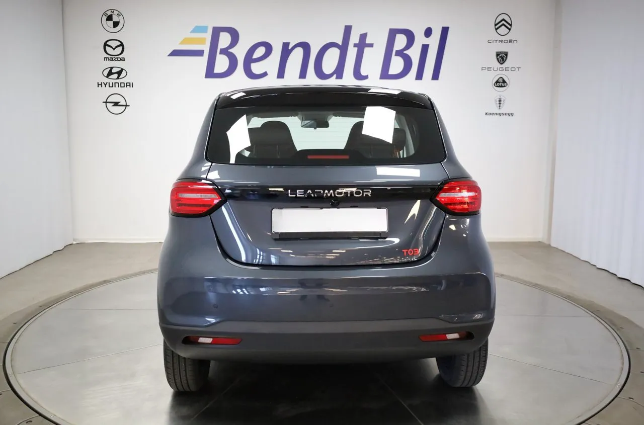 Vehicle image 7