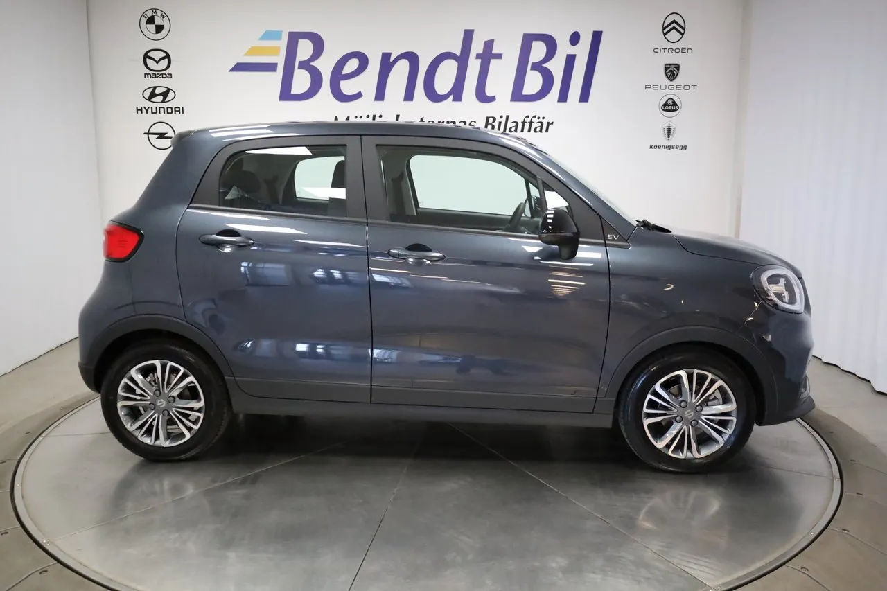 Vehicle image 14