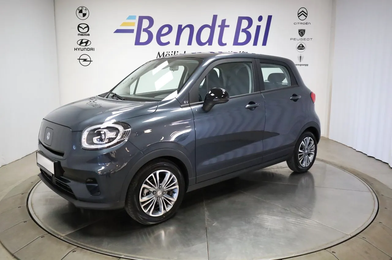 Vehicle image 3