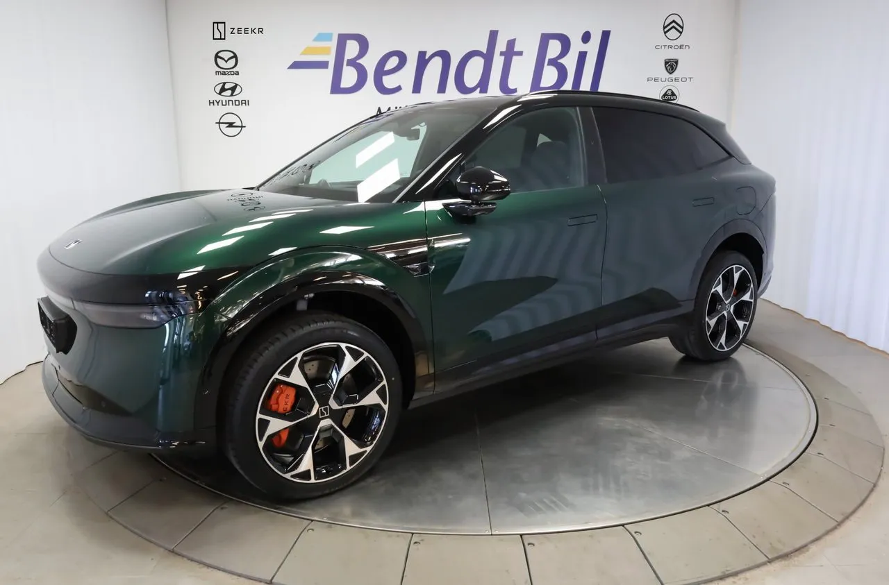 Vehicle image 4