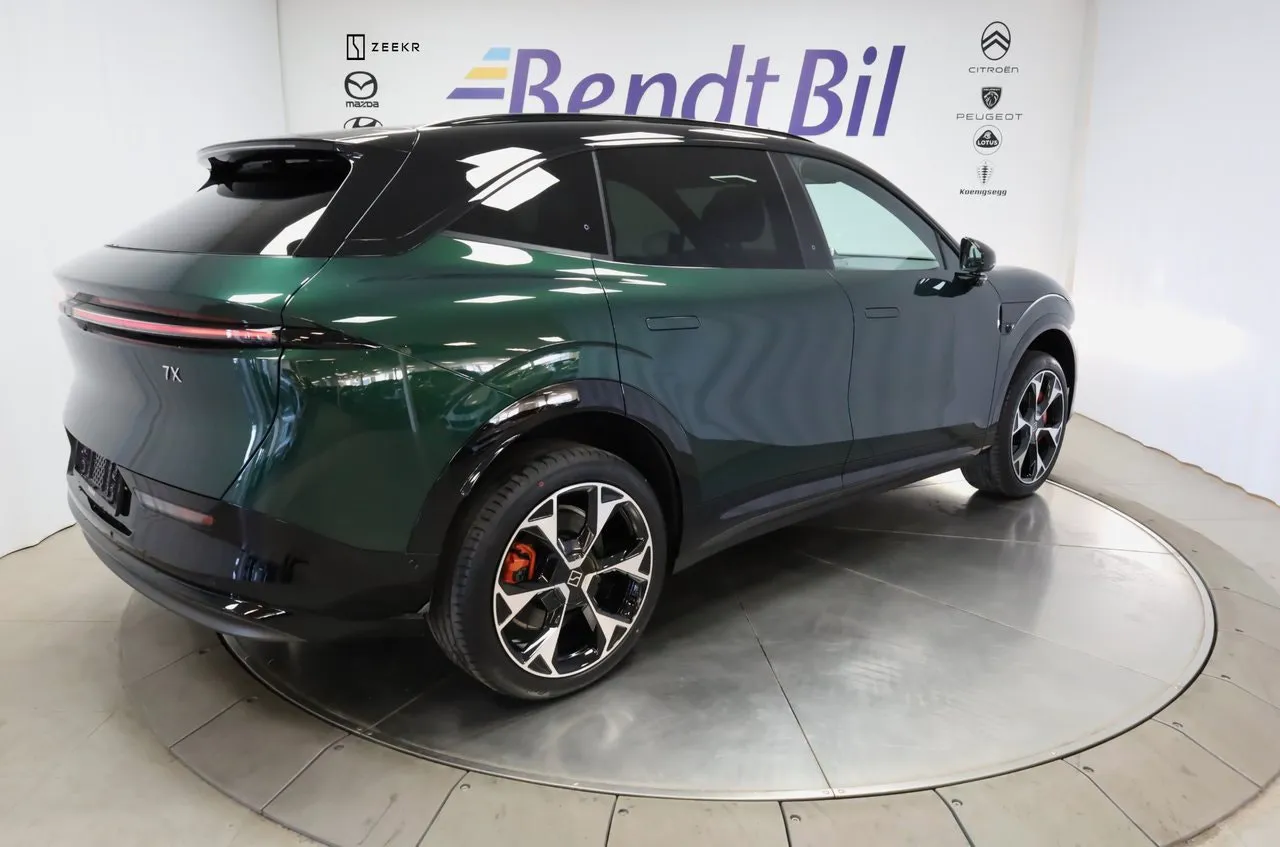 Vehicle image 10