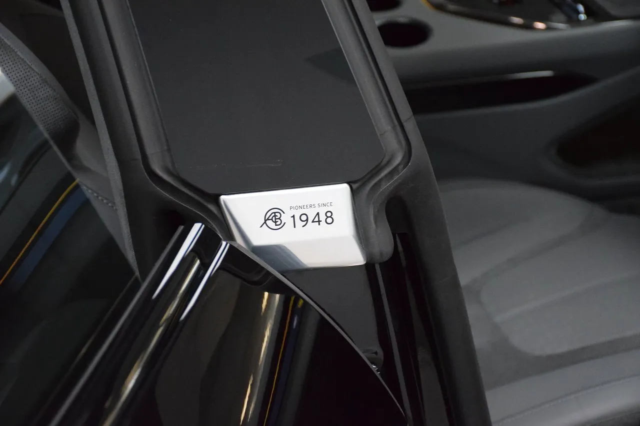 Vehicle image 30