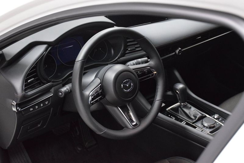 Mazda 3 bild 2