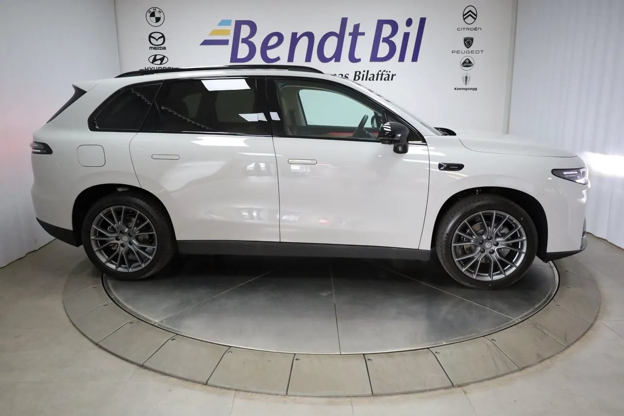 Vehicle image 16