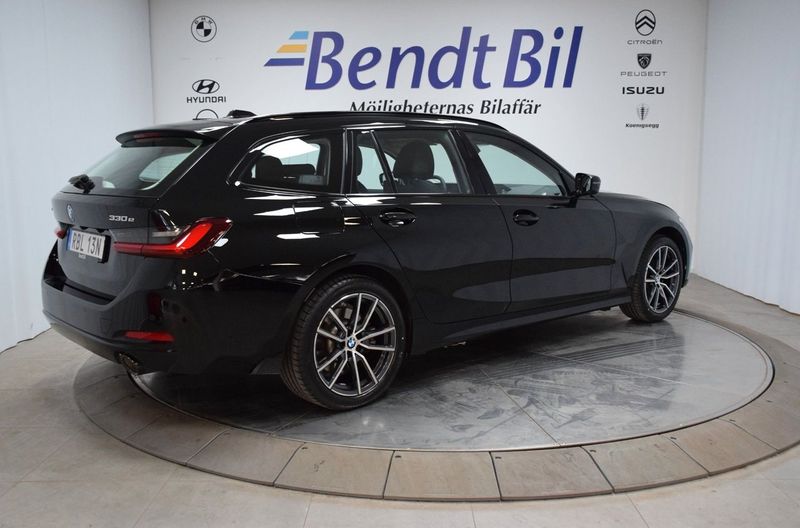 BMW 330 bild 16