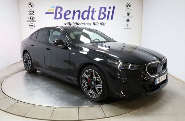 BMW 550 e e xDrive Sedan M Pro | 360 kamera | B&W | 20" - 2025