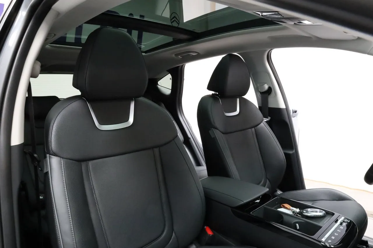 Vehicle image 18