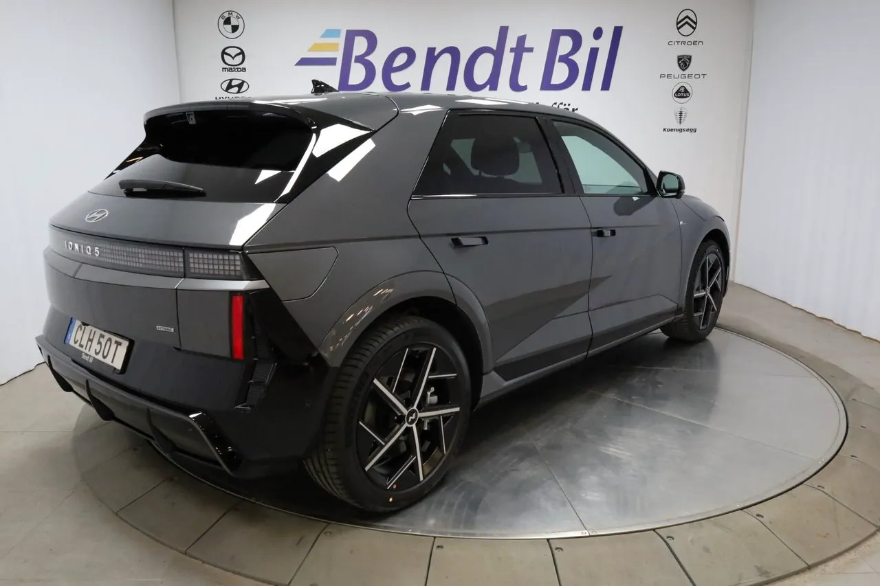 Vehicle image 18