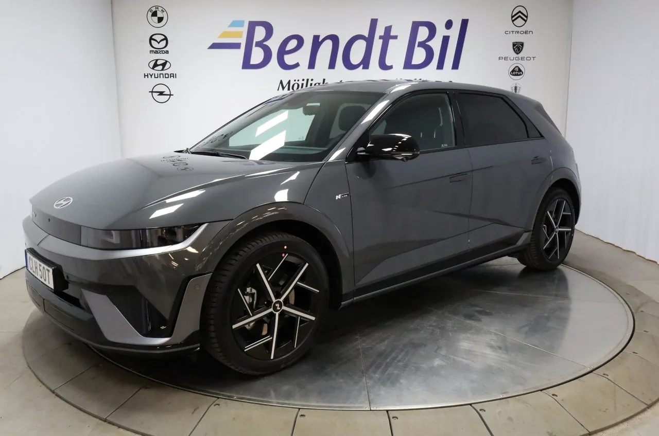 Vehicle image 9
