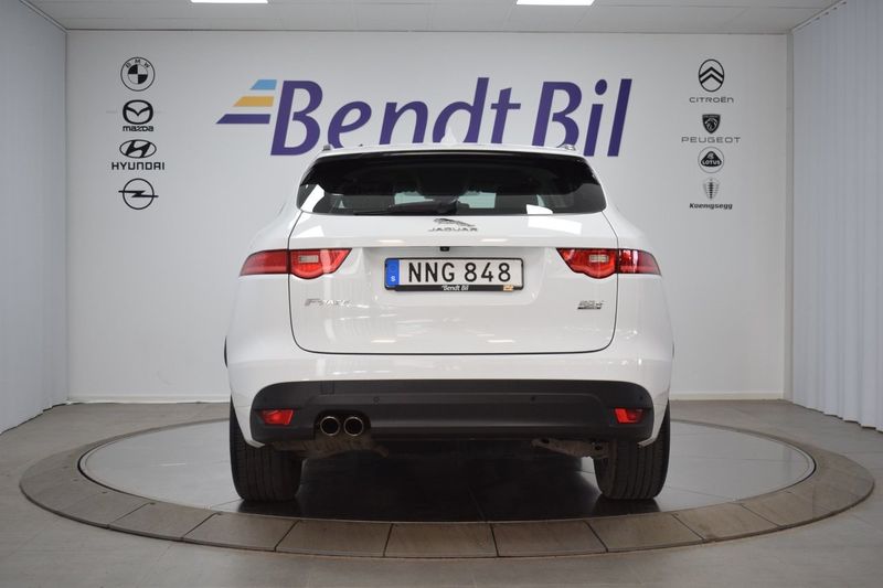 Jaguar F-Pace bild 7