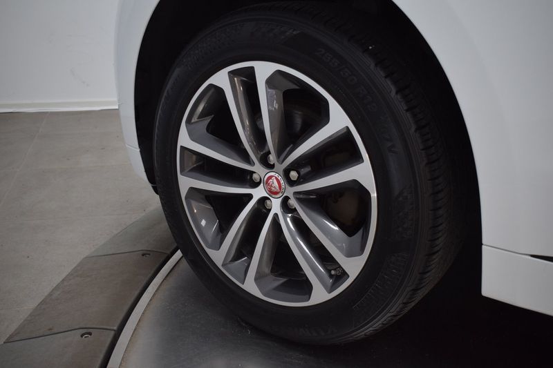 Jaguar F-Pace bild 6