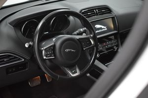 Jaguar F-Pace bild 14