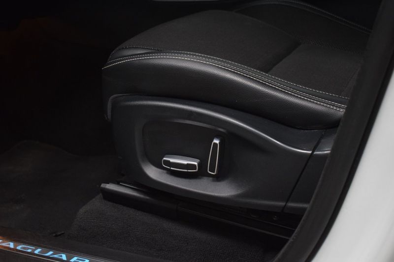 Jaguar F-Pace bild 13