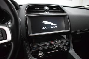 Jaguar F-Pace bild 17