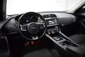 Jaguar F-Pace bild 11
