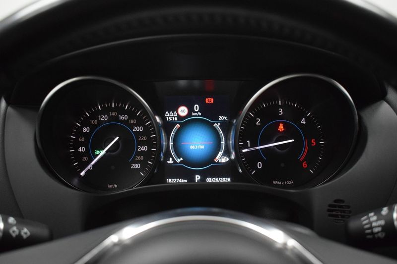 Jaguar F-Pace bild 16