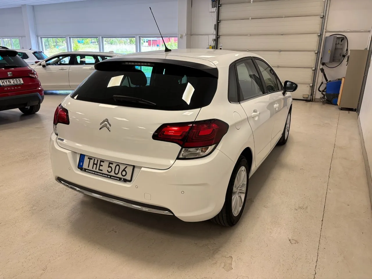 Vehicle image 4