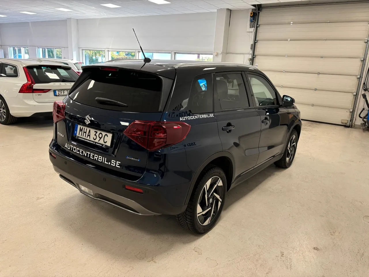 Vehicle image 4