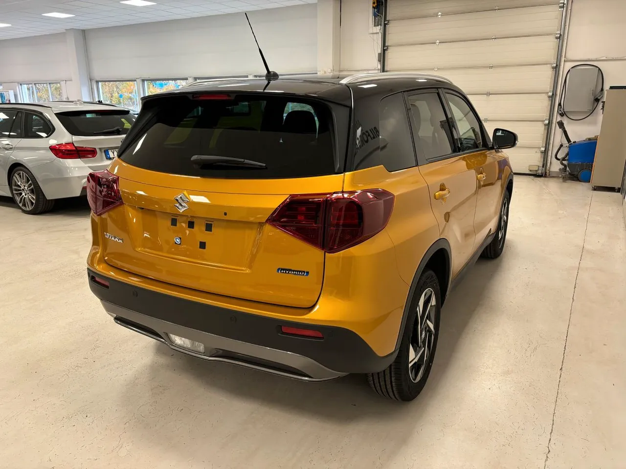 Vehicle image 4