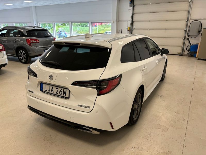 Suzuki Swace bild 5
