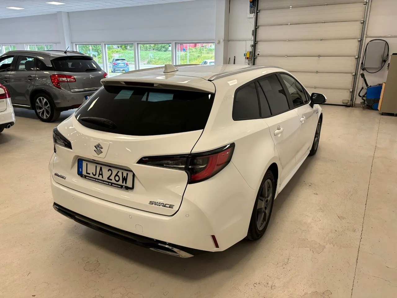 Vehicle image 4