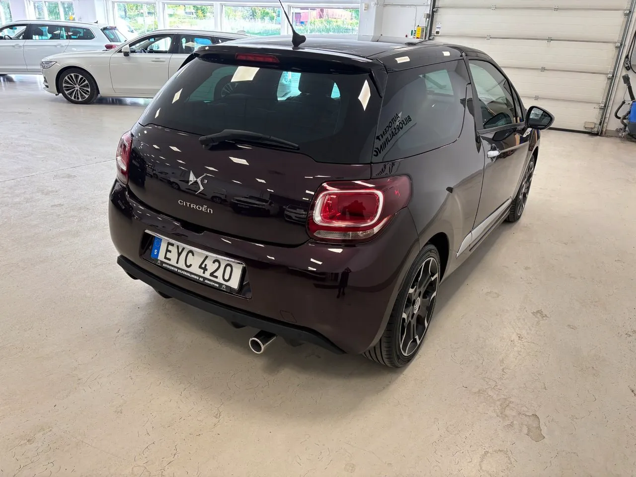 Vehicle image 4