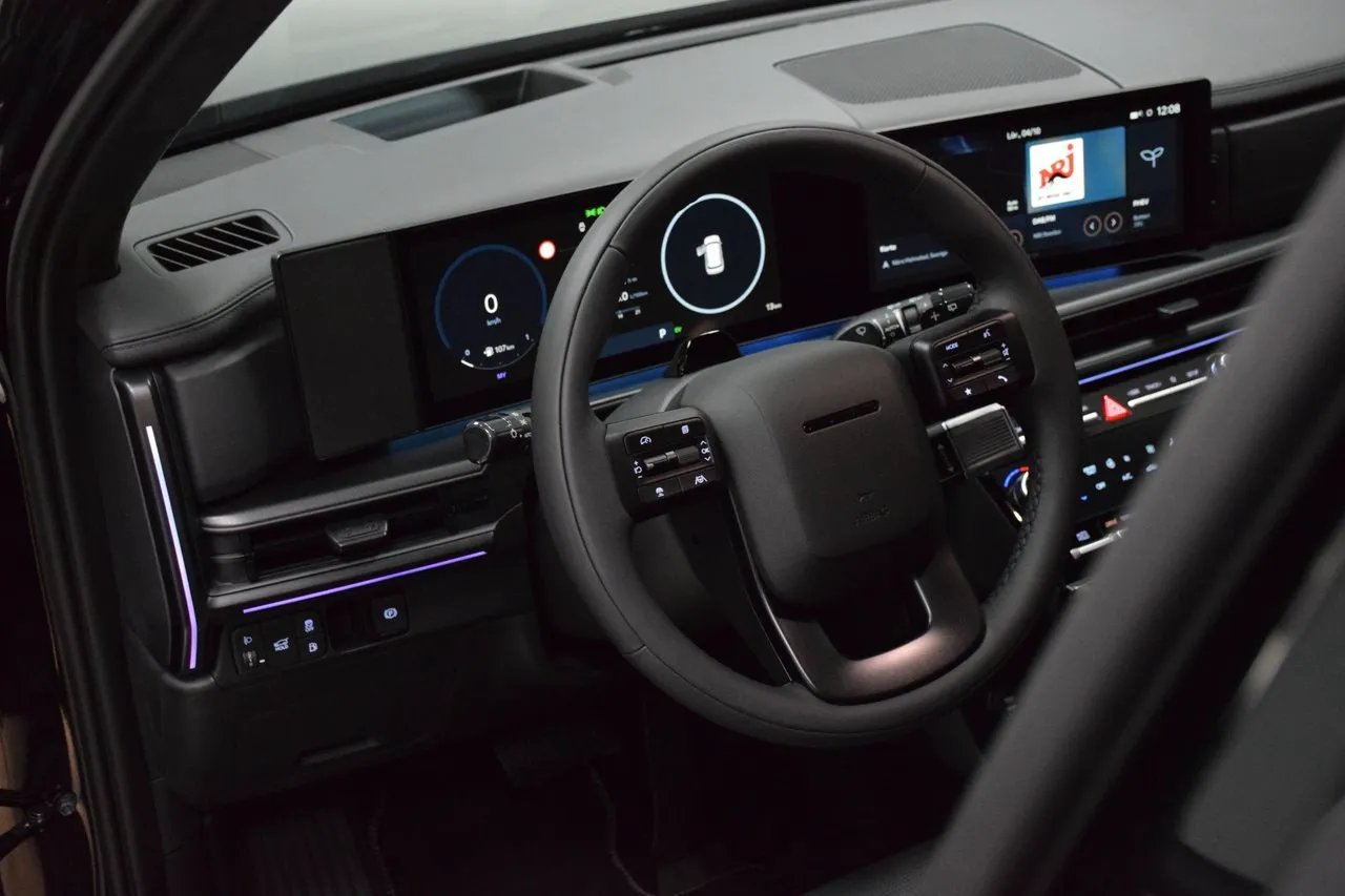 Vehicle image 18