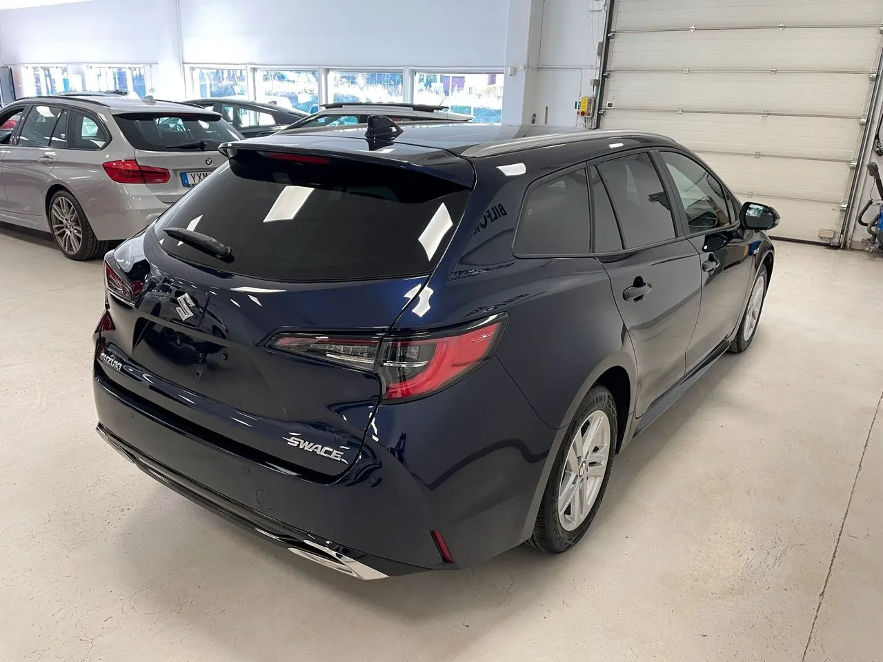 Vehicle image 4