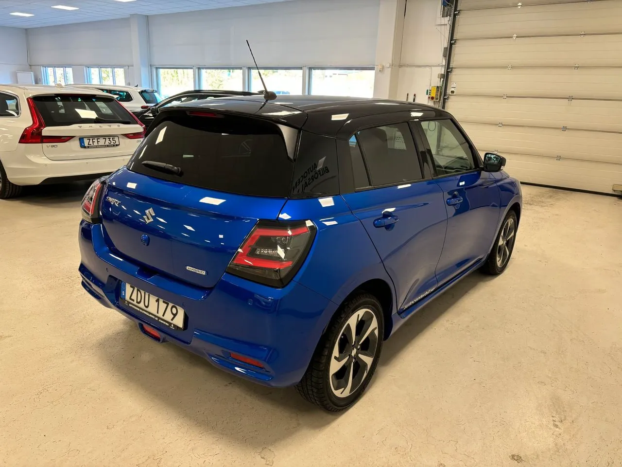 Vehicle image 4