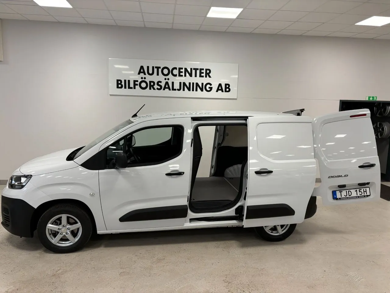 Vehicle image 7
