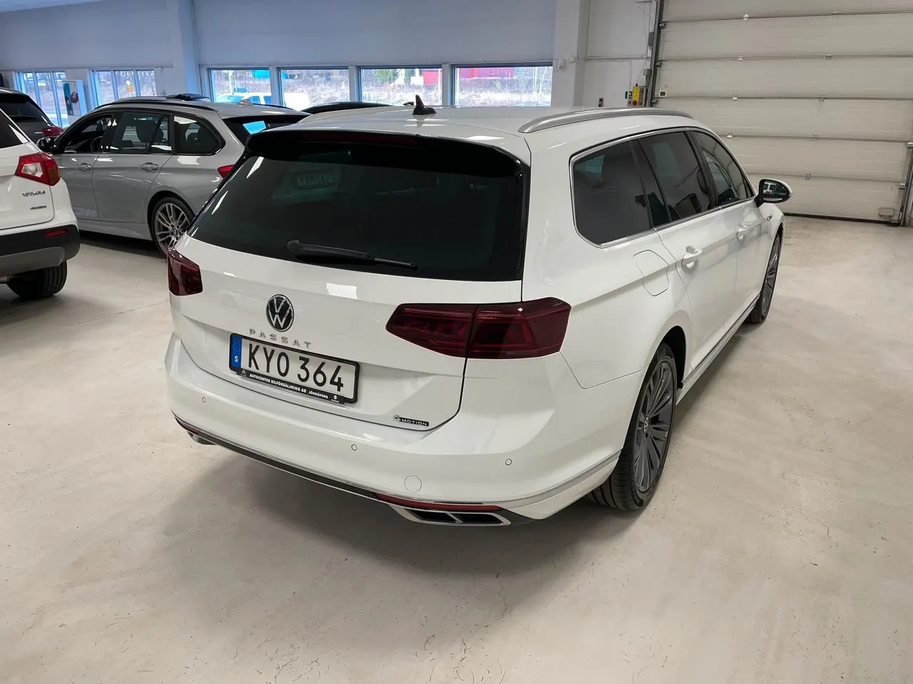 Vehicle image 4