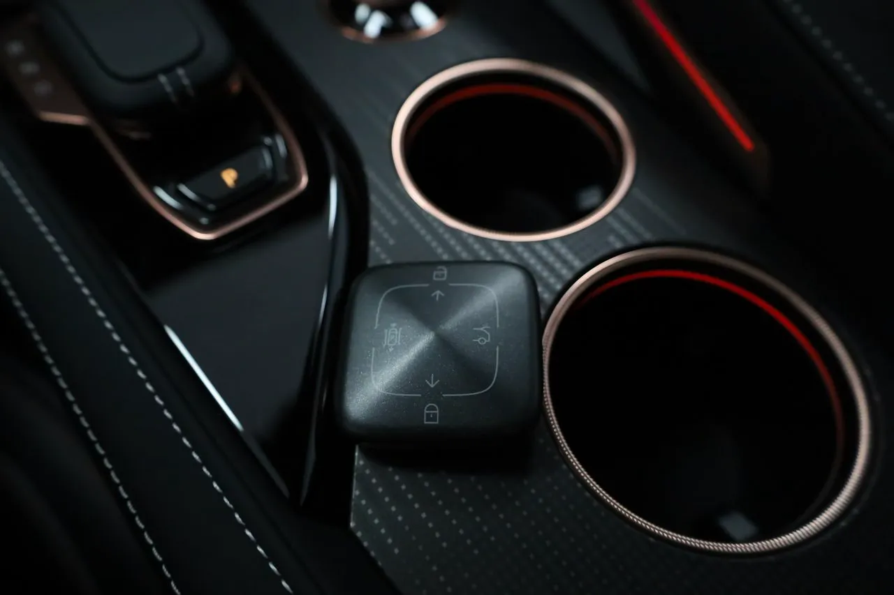 Vehicle image 30