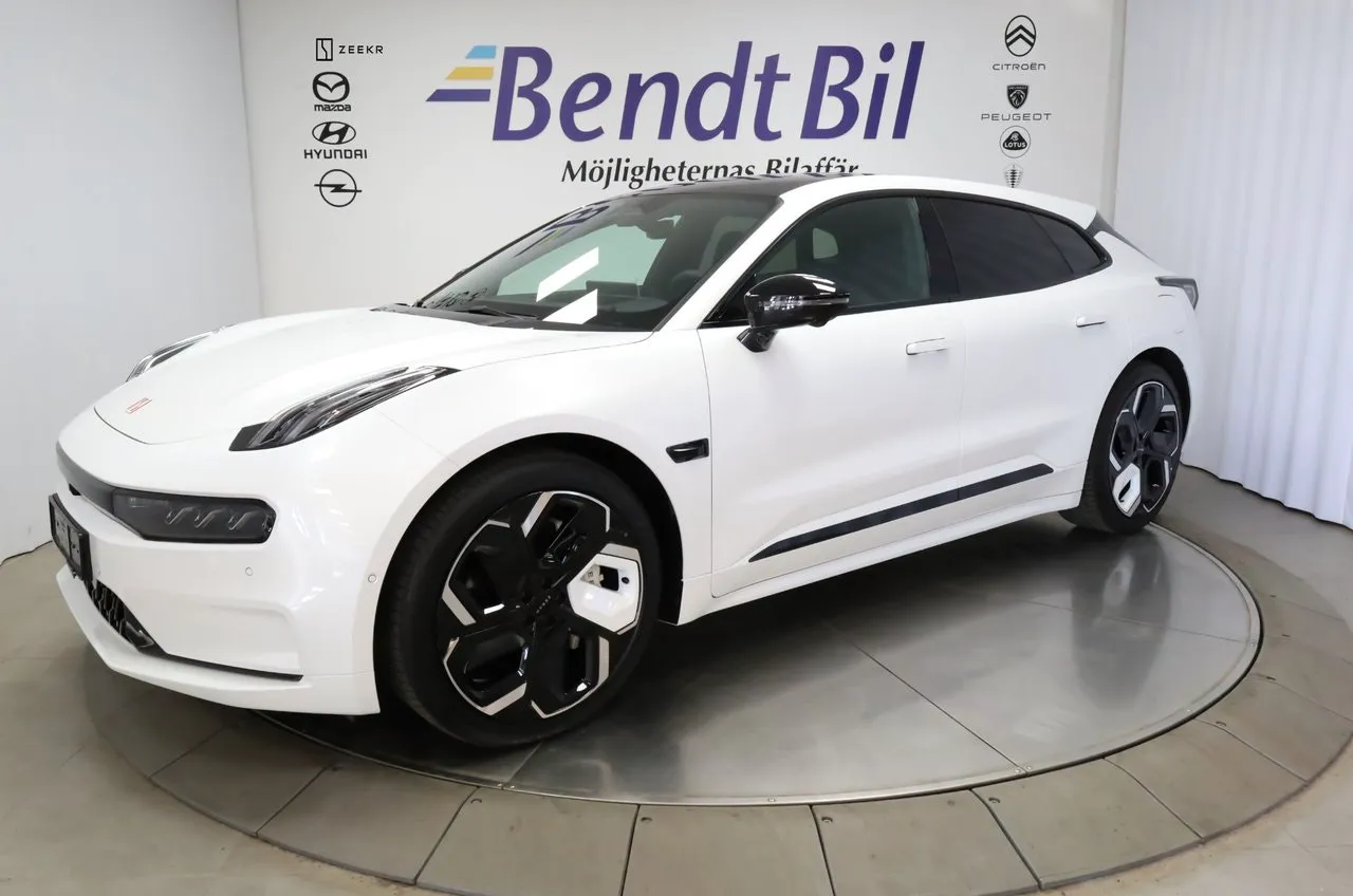 Vehicle image 3