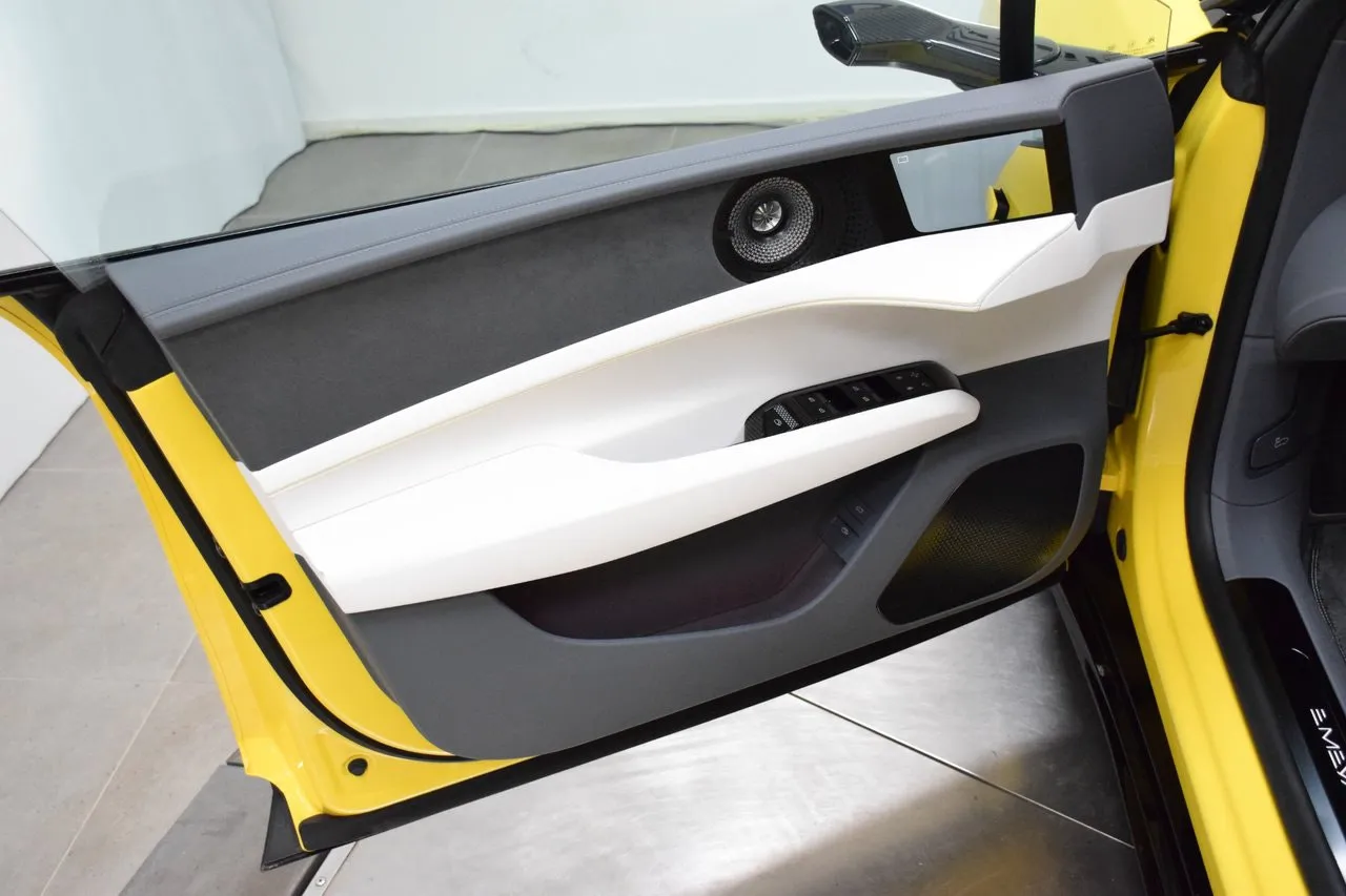 Vehicle image 32