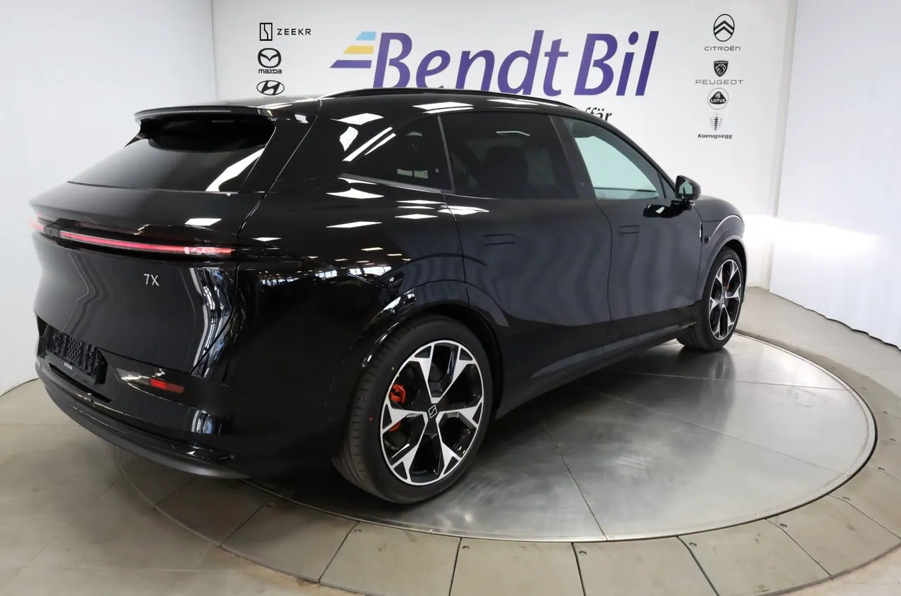 Vehicle image 9